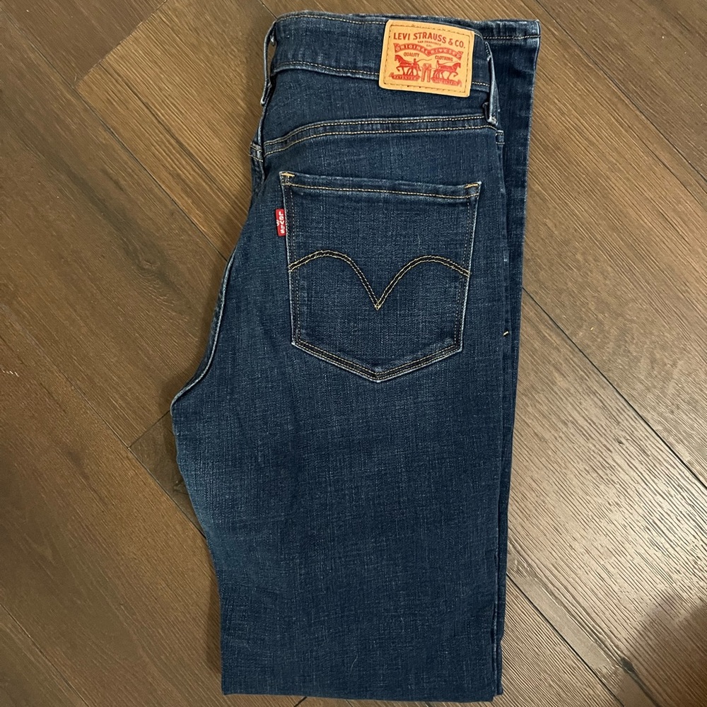 Levi mid rise skinny size 10 jeans